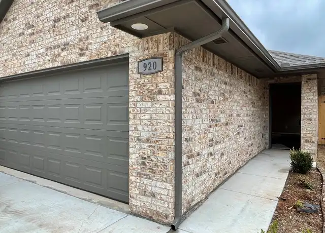 Property at 920 Coles Crk, Yukon, OK, 73099, 3 beds, 2 baths, [object Object]