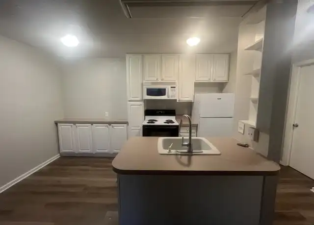 Property at 1011 Ruddiman Dr, Muskegon, MI, 49445, 1 bed, 1 bath, [object Object]