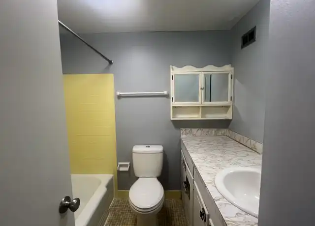Property at 1011 Ruddiman Dr, Muskegon, MI, 49445, 1 bed, 1 bath, [object Object]