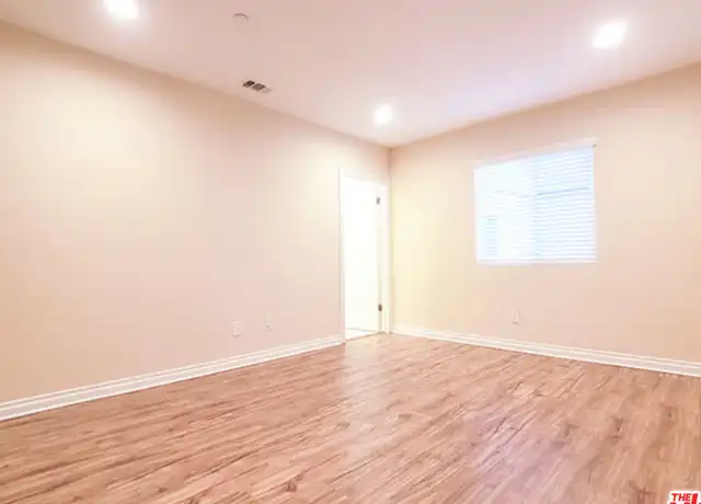 Property at 1142 S Mariposa Ave Unit 1/2, Los Angeles, CA, 90006, 3 beds, 3 baths, [object Object]