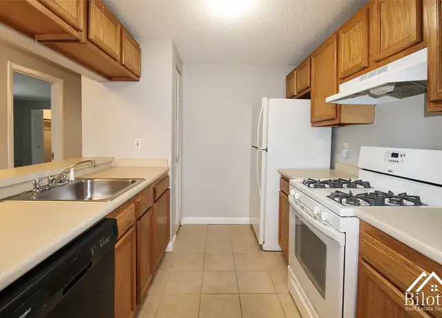 Photo of 941 Dyer Ave, Cranston, RI 02920