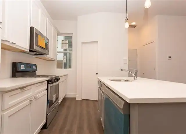 Property at 91 E 21st St #3, Bayonne, NJ, 07002, 2 beds, 1 bath, [object Object]
