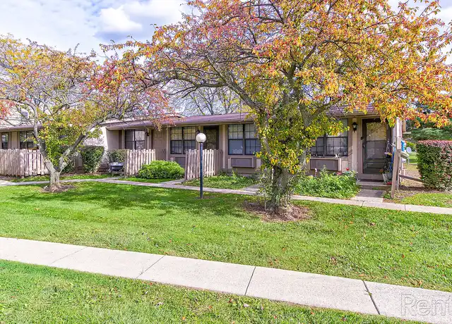 Property at Ivywood Apartments - 1556 Clough St, Bowling Green, OH, 43402, 1 bed, 1 bath, [object Object]