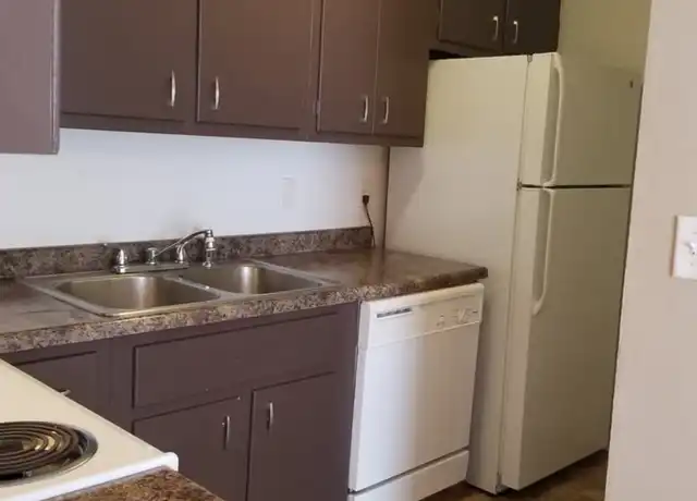 Property at 17 Sutton Ct, Bettendorf, IA, 52722, 3 beds, 2 baths, [object Object]