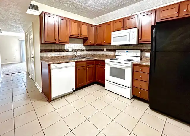 Property at 1929 Peabody Ln Unit 12, Louisville, KY, 40218, 3 beds, 1 bath, [object Object]