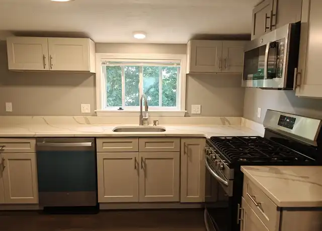Property at 105 Holyoke St Unit 2, Lynn, MA, 01905, 3 beds, 1 bath, [object Object]