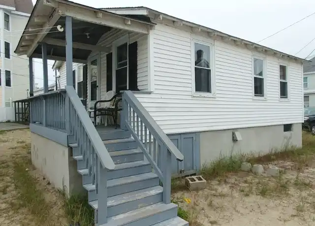 Property at 10 K St, Hampton, NH, 03842, 2 beds, 1 bath, [object Object]