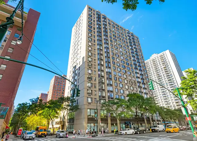 Photo of 101 W 90th St, New York, NY 10024