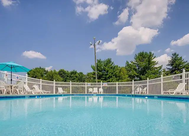 Property at Quail Ridge Apartments - 1401 E Millbrook Rd, Raleigh, NC, 27609, 1-2 bed, 1-1.5 bath, [object Object]