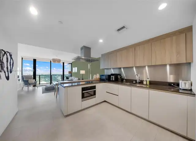 Property at 1000 Brickell Plz #4704, Miami, FL, 33131, 1 bed, 1 bath, [object Object]