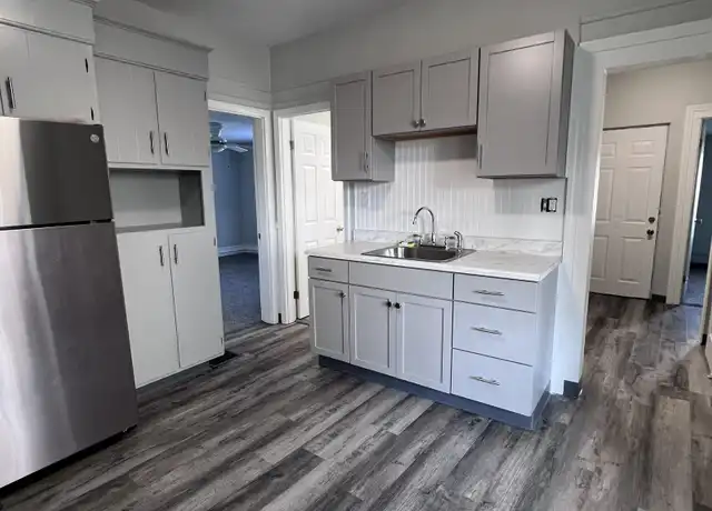 Property at 118 Riddle St Unit 2, Manchester, NH, 03102, 3 beds, 1 bath, [object Object]