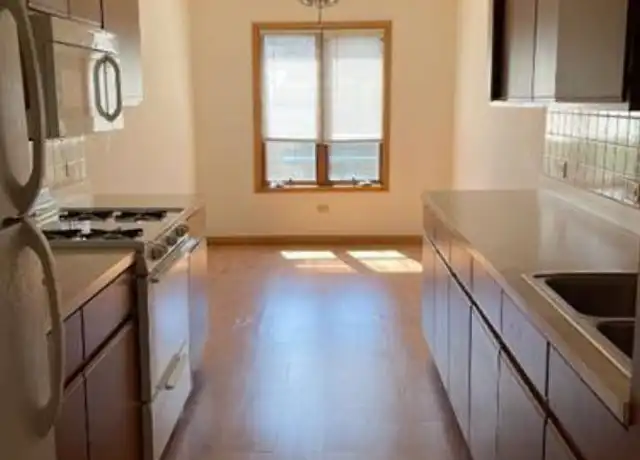 Property at 556 Main St, Antioch, IL, 60002, 2 beds, 1 bath, [object Object]
