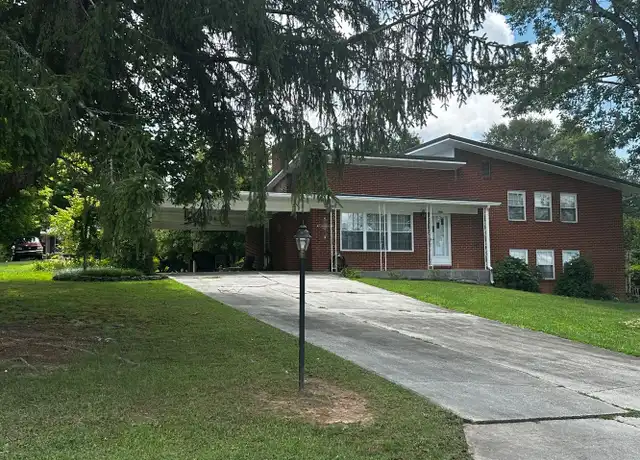Property at 2696 Lakemoore Dr, Morristown, TN, 37814, 3 beds, 2 baths, [object Object]