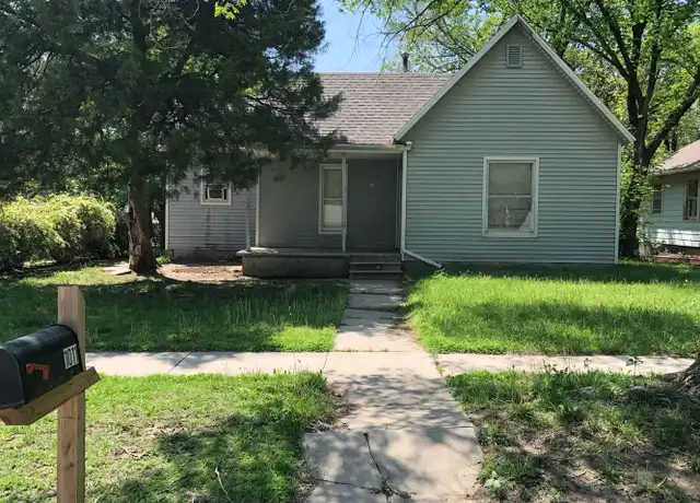 Property at 1011 N High St, Newton, KS, 67114, 2 beds, 1 bath, [object Object]