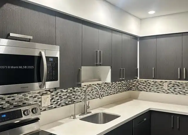 Property at 9449 SW 76th St Unit T5, Miami, FL, 33173, 2 beds, 1 bath, [object Object]