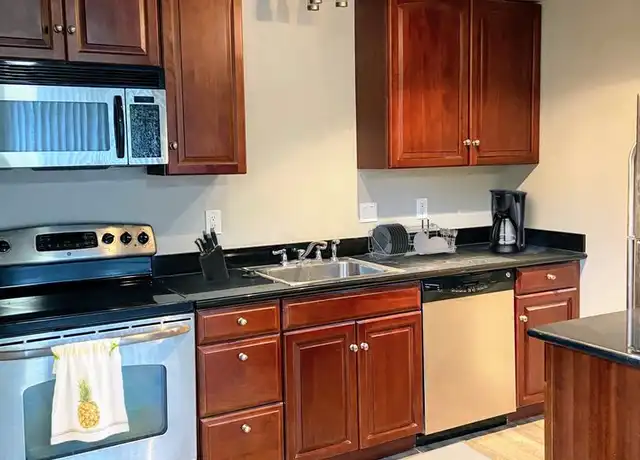 Property at 10735 Ross Rd Unit 101, Bothell, WA, 98011, 1 bed, 1 bath, [object Object]