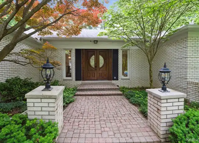 Property at 2844 Severn Ln, Bloomfield Hills, MI, 48304, 4 beds, 2.5 baths, [object Object]