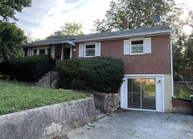Property at 430 Mount Vernon Ave, Salem, VA, 24153, 4 beds, 2 baths, [object Object]