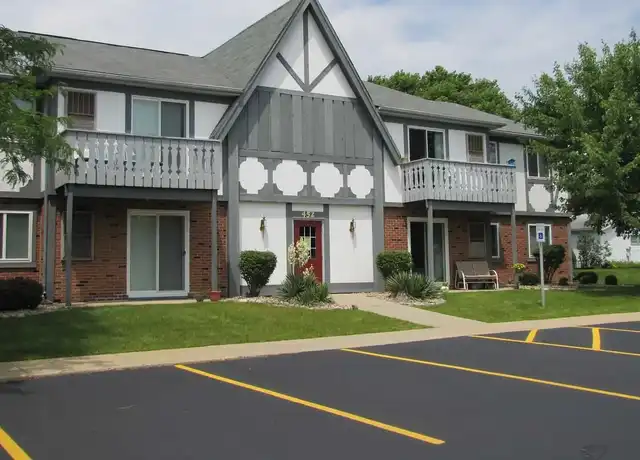 Property at Brookshire Apartments - 451 Brookshire Dr, Valparaiso, IN, 46385, 2 beds, 1 bath, [object Object]