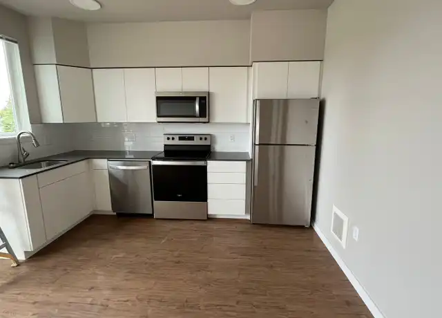 Property at 2518 Meridian St Unit 402, Bellingham, WA, 98225, 2 beds, 1 bath, [object Object]