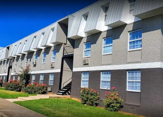 Property at Lanier Terrace Apartments - 1030 Summit St SE, Gainesville, GA, 30501, 2-3 beds, 1 bath, [object Object]