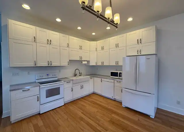 Property at 1109 S Shelby St, Louisville, KY, 40203, 3 beds, 2 baths, [object Object]