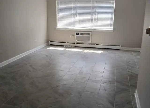 Property at 1203 E Long Valley Dr Unit 3A, Palatine, IL, 60074, 2 beds, 1 bath, [object Object]