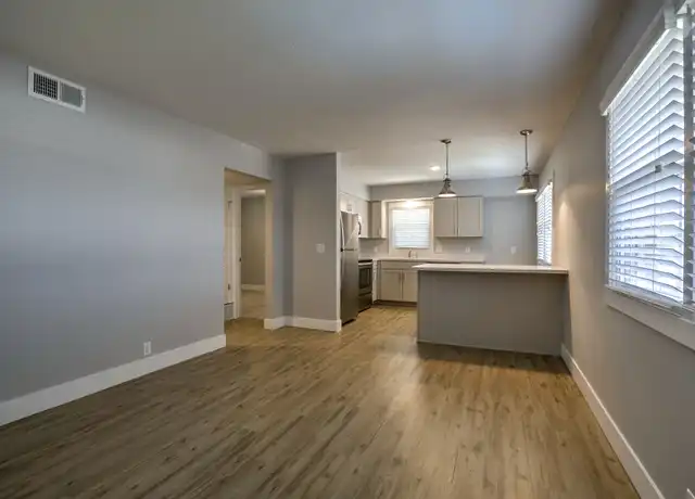 Property at 119 N 41st St Unit 4, Omaha, NE, 68131, 2 beds, 1 bath, [object Object]