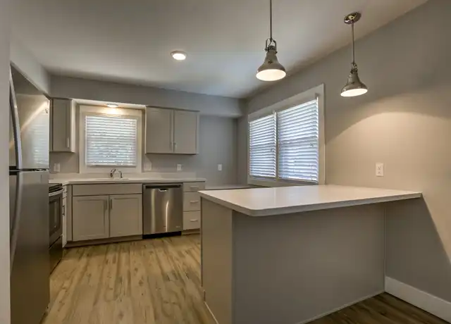Property at 119 N 41st St Unit 4, Omaha, NE, 68131, 2 beds, 1 bath, [object Object]