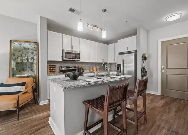 Property at 1010 Dilworth Apartments - 1010 Kenilworth Ave, Charlotte, NC, 28204, 0-2 beds, 1-2 bath, [object Object]