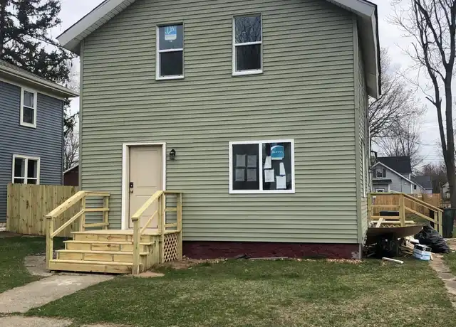 Property at 820 Sherman Ave, South Bend, IN, 46616, 2 beds, 1 bath, [object Object]