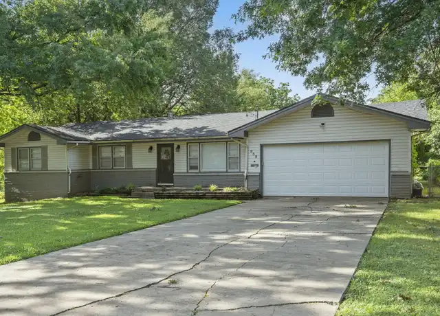 Property at 938 E Lindberg St, Springfield, MO, 65807, 3 beds, 2 baths, [object Object]