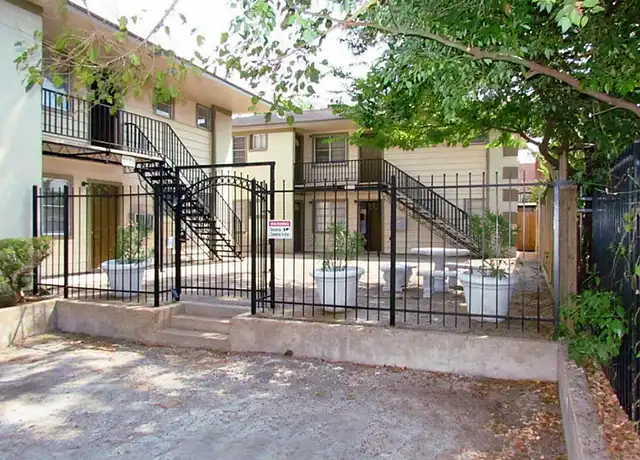 Property at 2522 Binz St #4, Houston, TX, 77004, 2 beds, 1 bath, [object Object]