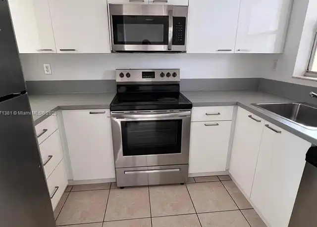 Property at 1074 W 38th St #32, Hialeah, FL, 33012, 3 beds, 1.5 baths, [object Object]