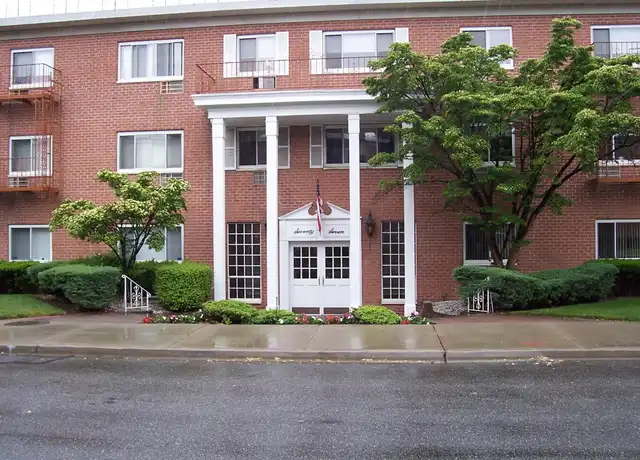 Property at 77 Lenox Rd, Rockville Centre, NY, 11570, 1 bed, 1 bath, [object Object]