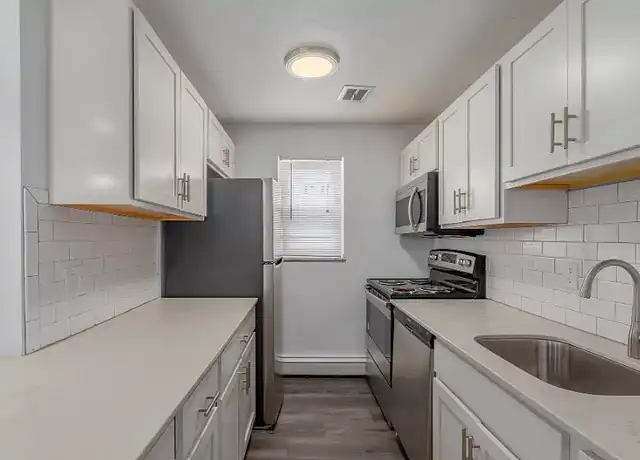 Property at Mark Twain Apartments - 17920 Detroit Ave, Lakewood, OH, 44107, 1-2 bed, 1-2 bath, [object Object]