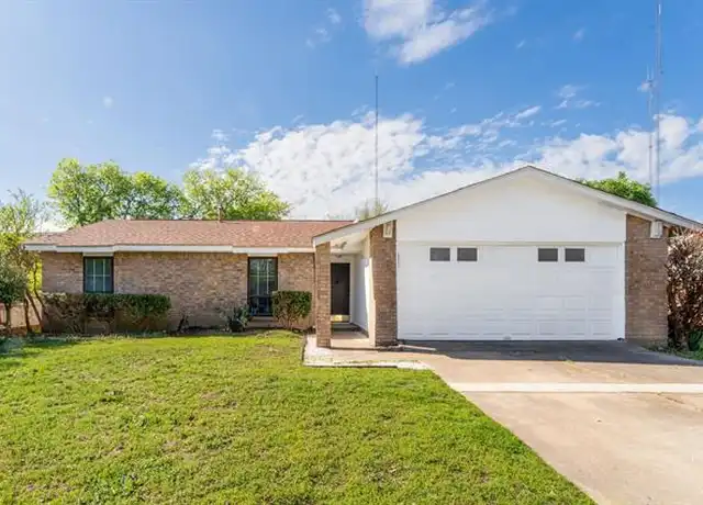 Property at 924 Bennett St, Cedar Hill, TX, 75104, 4 beds, 2 baths, [object Object]