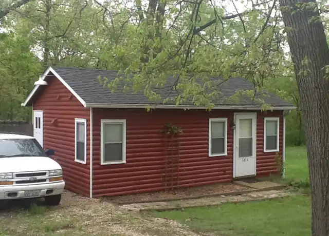 Property at 3210 W Glen Ave, Peoria, IL, 61615, 1 bed, 1 bath, [object Object]
