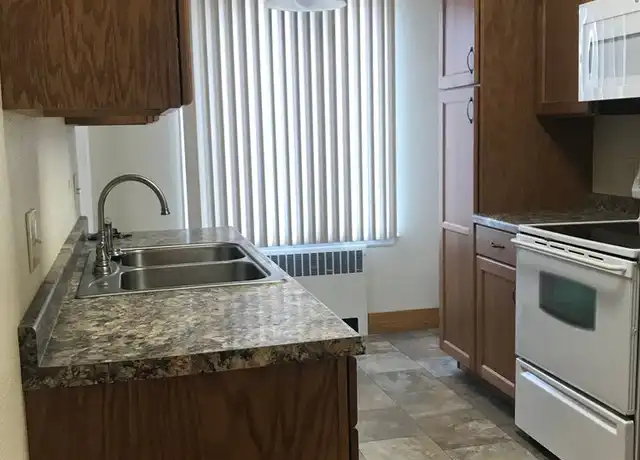 Property at 110 1/2 2nd Ave NW, Mandan, ND, 58554, 2 beds, 1 bath, [object Object]