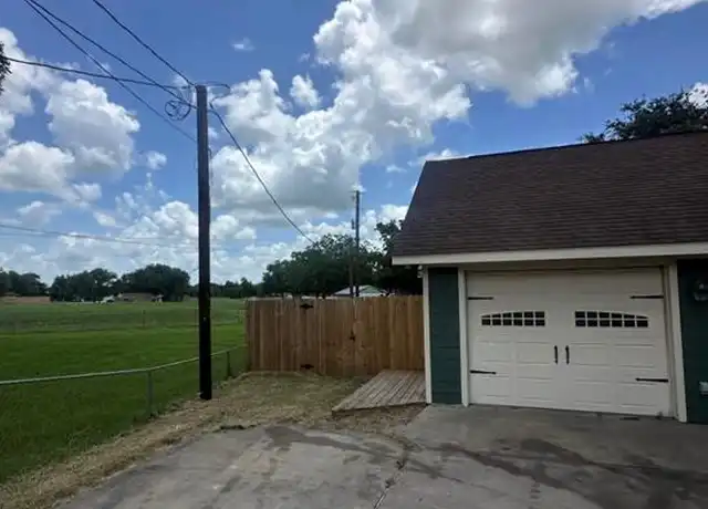 Property at 602 Hillside Dr, Brenham, TX, 77833, 1 bed, 1 bath, [object Object]