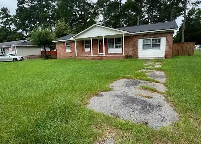 Property at 615 N Jackson St, Raeford, NC, 28376, 4 beds, 1.5 baths, [object Object]