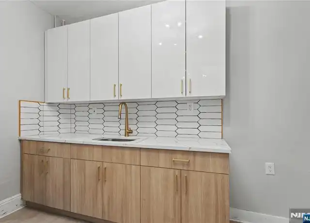 Property at 263 Cliff St Unit 2, Cliffside Park, NJ, 07010, 1 bed, 1 bath, [object Object]
