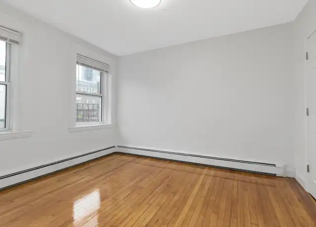 Property at 122 Prince St Unit 4, Boston, MA, 02113, 3 beds, 1 bath, [object Object]