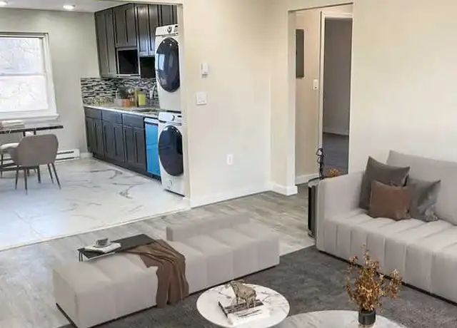 Property at 8 Sutton Pl, Groton, CT, 06340, 2 beds, 1 bath, [object Object]