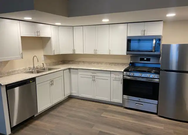 Property at 505 W Springfield Ave Apt 4B, Urbana, IL, 61801, 2 beds, 1 bath, [object Object]