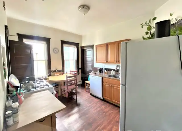 Property at 122 Columbia St Unit 3, Cambridge, MA, 02139, 3 beds, 1 bath, [object Object]
