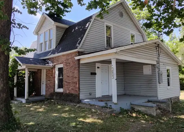 Property at 1607 W Nichols St, Springfield, MO, 65802, 4 beds, 2 baths, [object Object]