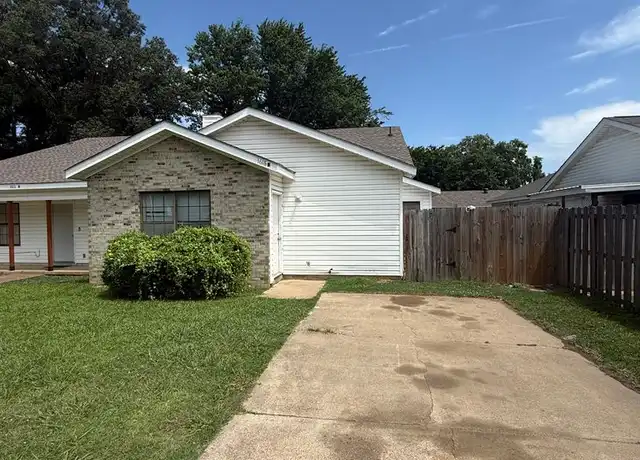 Property at 1618 W Matthews Ave Unit B, Jonesboro, AR, 72401, 3 beds, 2 baths, [object Object]
