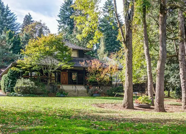 Photo of 12200 SE McLoughlin Blvd, Portland, OR 97222