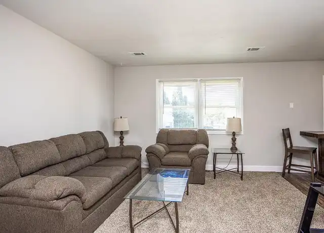 Property at Maplewood - 322 W 65th St, Davenport, IA, 52806, 2 beds, 1 bath, [object Object]